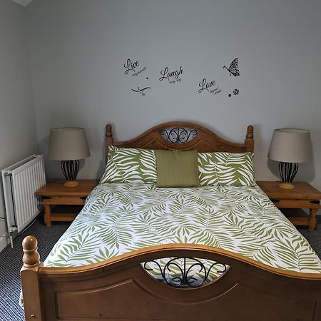 Maire Toireasa - Cosy Refurbished Property In The Gaeltacht Quarter เบลฟาสต์ ภายนอก รูปภาพ