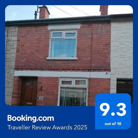 Maire Toireasa - Cosy Refurbished Property In The Gaeltacht Quarter เบลฟาสต์ ภายนอก รูปภาพ