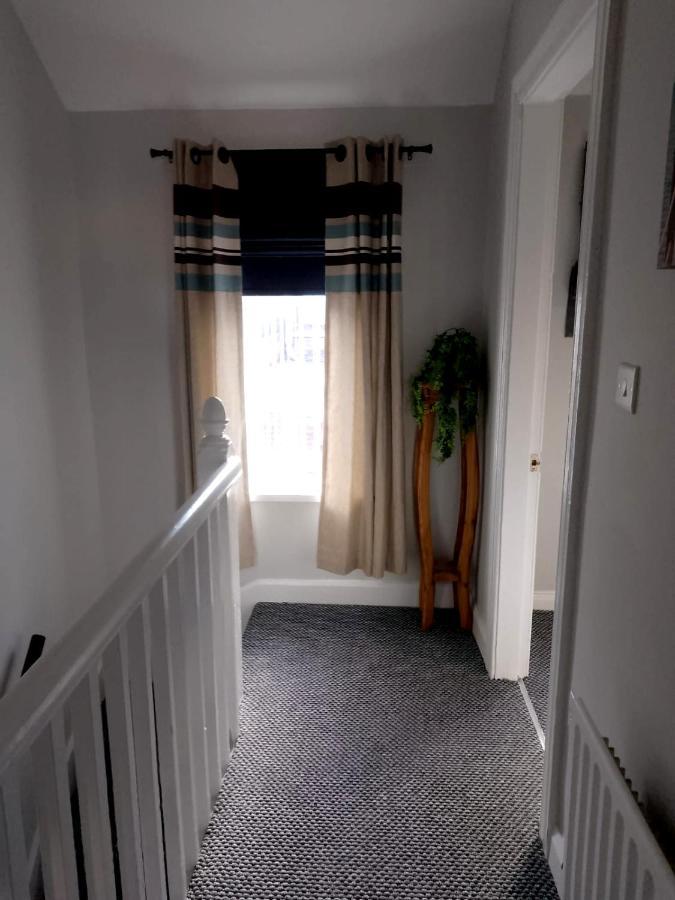 Maire Toireasa - Cosy Refurbished Property In The Gaeltacht Quarter เบลฟาสต์ ภายนอก รูปภาพ