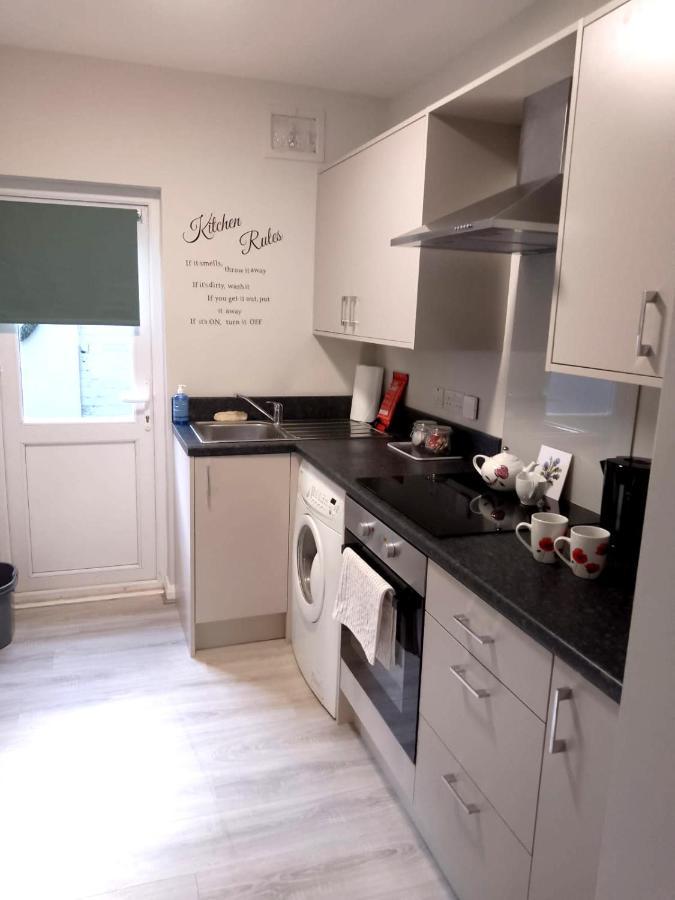 Maire Toireasa - Cosy Refurbished Property In The Gaeltacht Quarter เบลฟาสต์ ภายนอก รูปภาพ