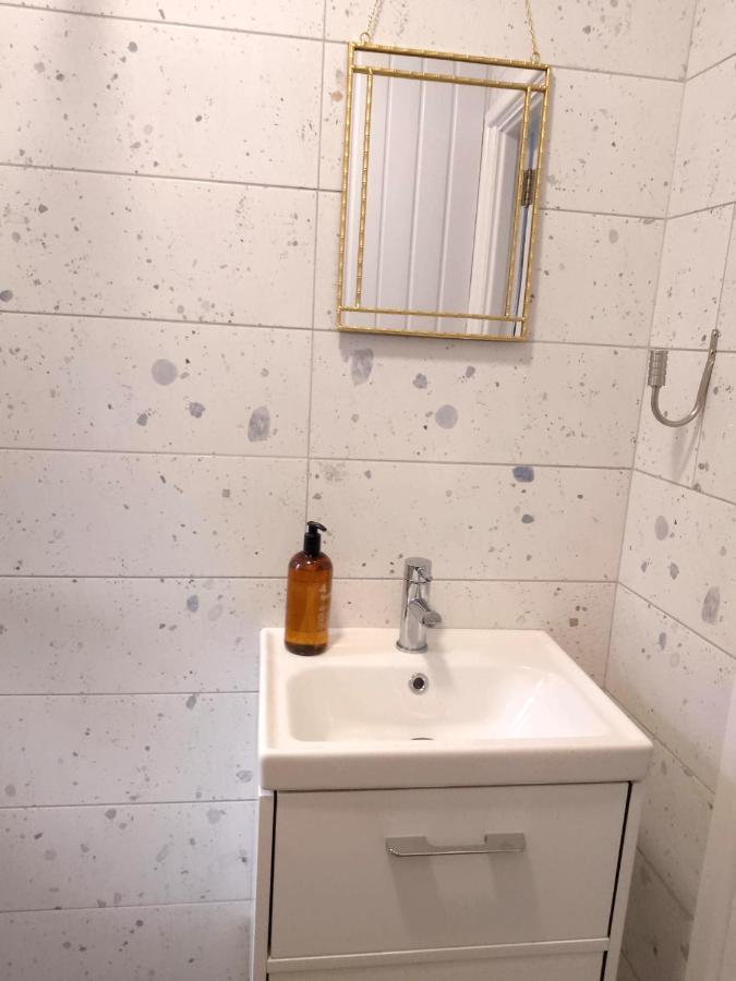 Maire Toireasa - Cosy Refurbished Property In The Gaeltacht Quarter เบลฟาสต์ ภายนอก รูปภาพ
