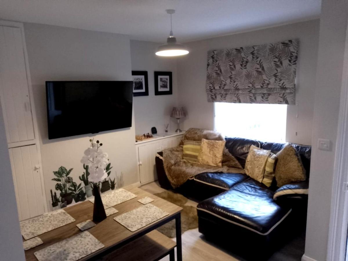 Maire Toireasa - Cosy Refurbished Property In The Gaeltacht Quarter เบลฟาสต์ ภายนอก รูปภาพ