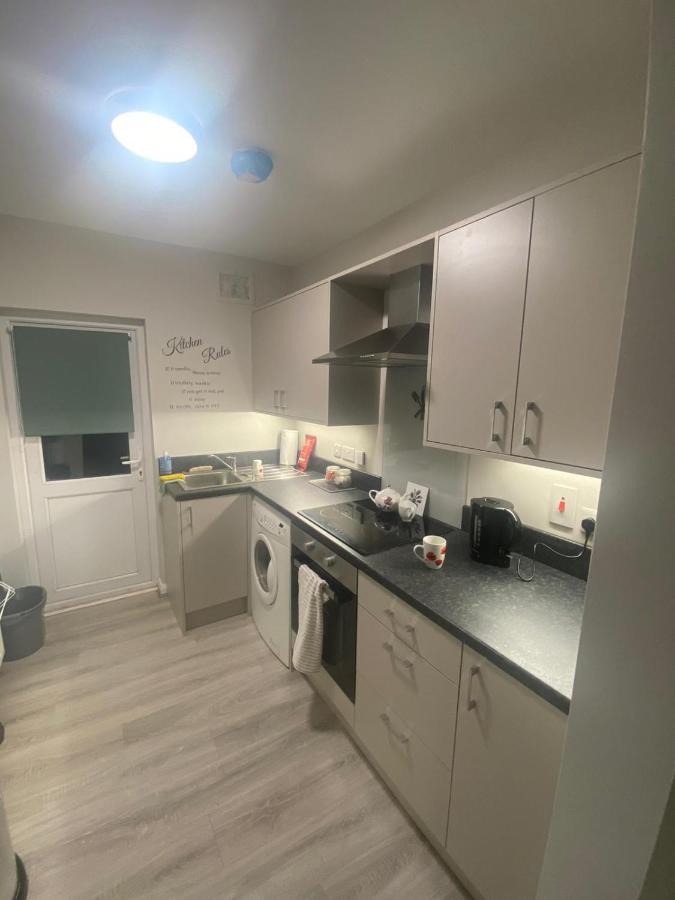Maire Toireasa - Cosy Refurbished Property In The Gaeltacht Quarter เบลฟาสต์ ภายนอก รูปภาพ
